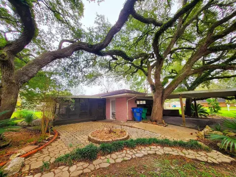 706 Maple St, Sweeny, TX 77480