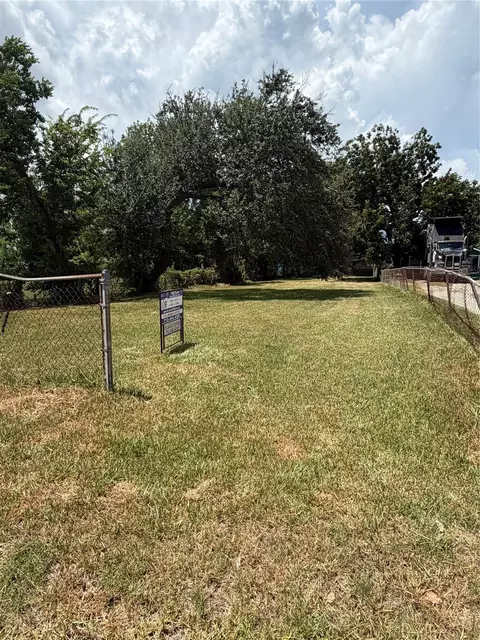 2107 Maryland St, Baytown, TX 77520