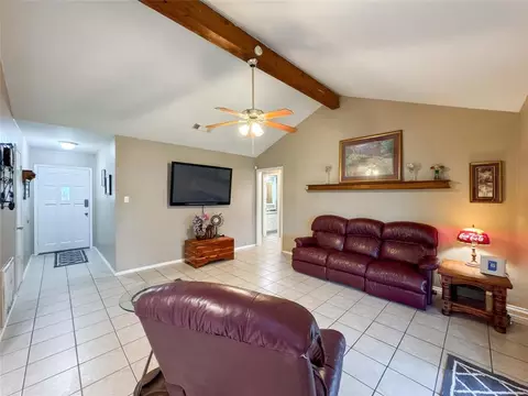 720 E Murray St, Angleton, TX 77515 photo 1