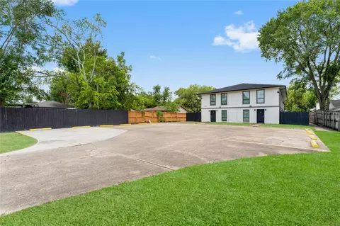 9130 Vogue Ln, Houston, TX 77080