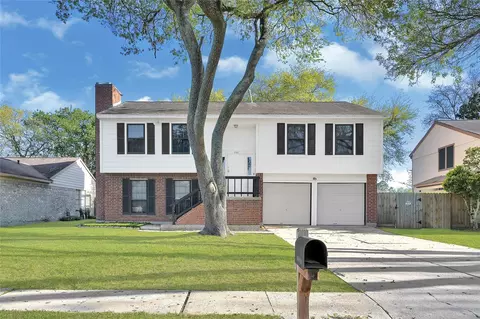 346 Lost Rock Dr, Webster, TX 77598