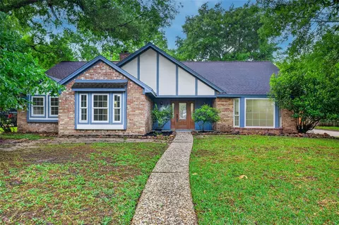 2402 River Village Dr, Houston, TX 77339