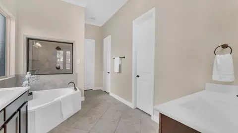 Bath - 4226 Davis Oak Dr, Spring, TX 77386 photo 3 of 9
