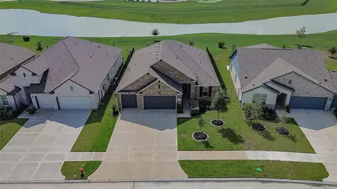 10707 Amador Peak Dr, Rosharon, TX 77583