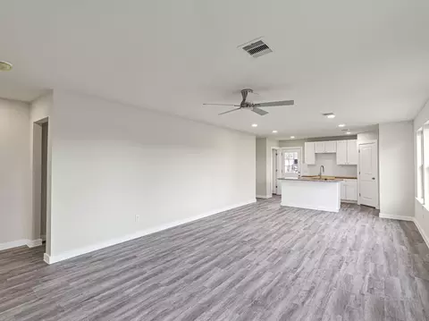 Living - 1010 4th St, Hempstead, TX 77445 photo 2 of 5