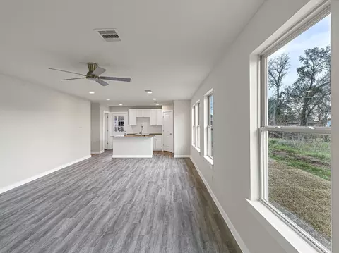 Living - 1010 4th St, Hempstead, TX 77445 photo 1 of 5