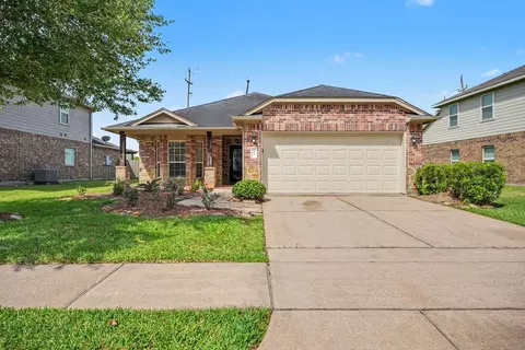 37 Rodeo Dr, Manvel, TX 77578
