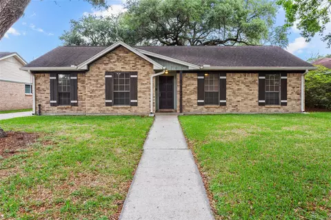 707 Briargrove Dr, Alvin, TX 77511