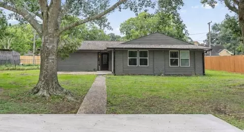 910 7th St, Bay City, TX 77414