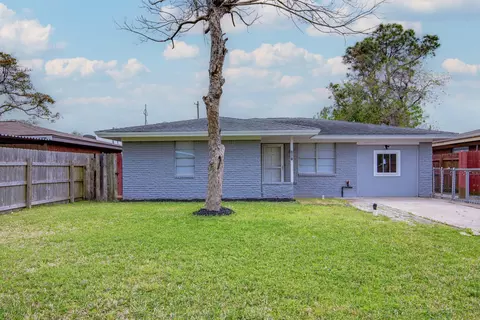 2821 1st Ave N, Texas City, TX 77590