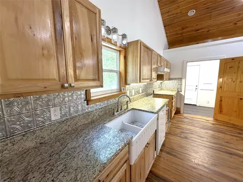 Kitchen - 294 Canadian Dr, Trinity, TX 75862 photo 3 of 4
