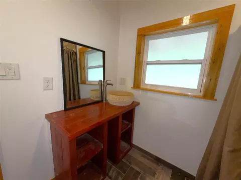 Bath - 294 Canadian Dr, Trinity, TX 75862 photo 2 of 5