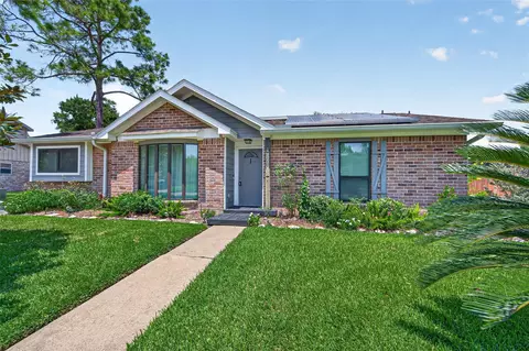 11818 Meadowdale Dr, Stafford, TX 77477