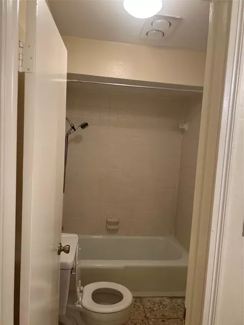 Bath - 3418 Candlewisp Dr, Spring, TX 77388 photo 4 of 4