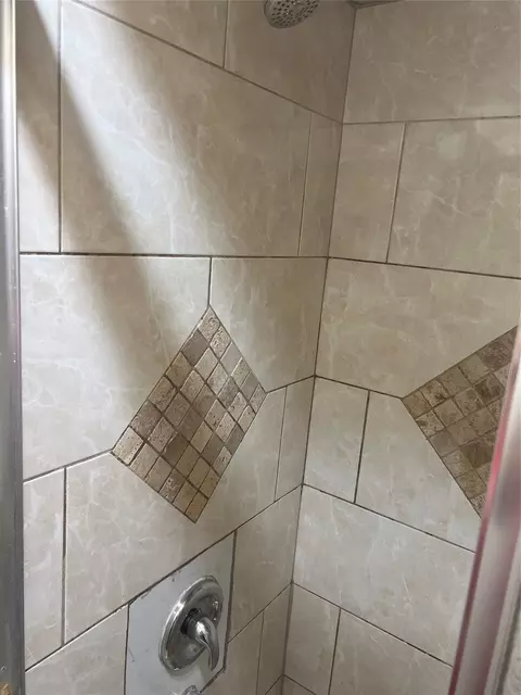 Bath - 3418 Candlewisp Dr, Spring, TX 77388 photo 1 of 4