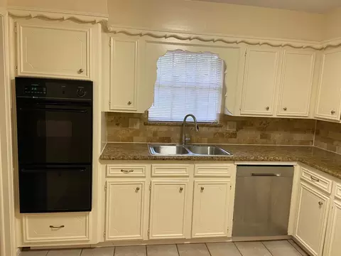 Kitchen - 3418 Candlewisp Dr, Spring, TX 77388 photo 4 of 5