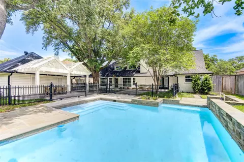 926 Old Lake Rd, Houston, TX 77057