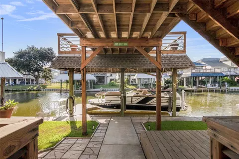4 N Curlew St, La Marque, TX 77568