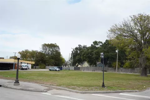 802 9th Ave N, Texas City, TX 77590