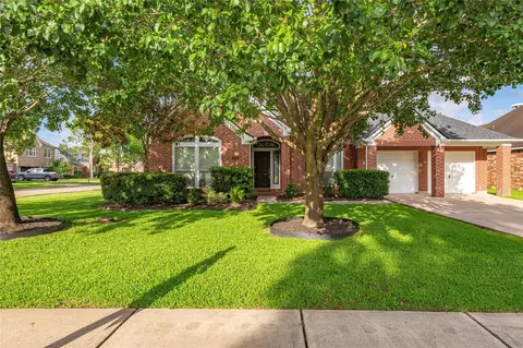 101 Arbor Springs Ln, Dickinson, TX 77539