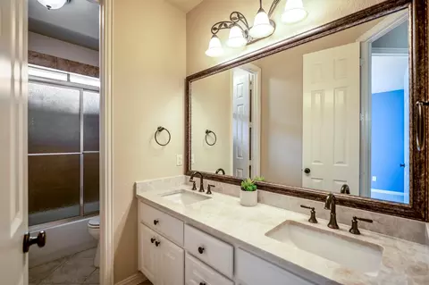 Bath - 2407 Hendricks Lakes Dr, Spring, TX 77388 photo 5 of 6