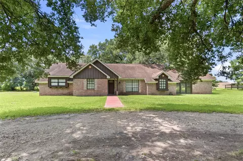 40 Taylor Ln, Dayton, TX 77535