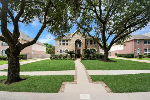 16 Twin Valley Dr, Sugar Land, TX 77479