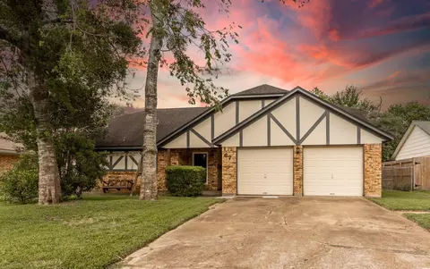67 Sweetgum Ct, Lake Jackson, TX 77566