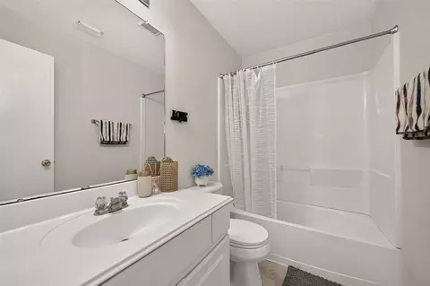 Bath - 30 S Vesper Bend Cir, Spring, TX 77382 photo 1 of 4