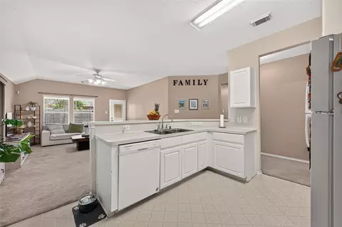 Kitchen - 30 S Vesper Bend Cir, Spring, TX 77382 photo 2 of 4