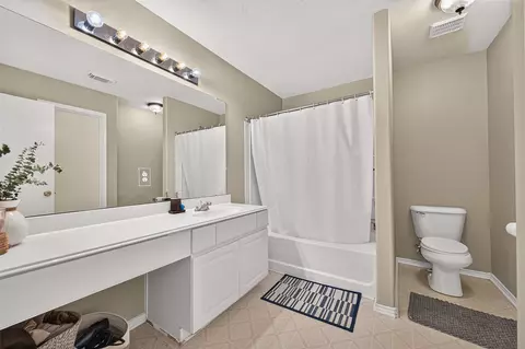 Bath - 30 S Vesper Bend Cir, Spring, TX 77382 photo 2 of 4