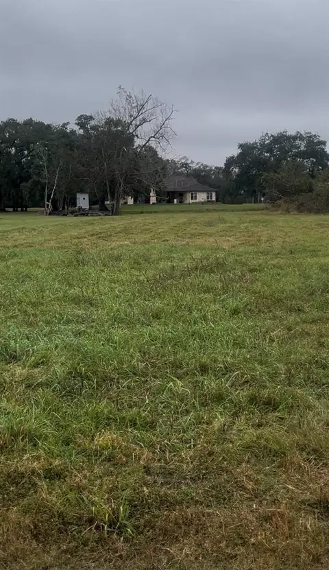 562 Mill Rd, Angleton, TX 77515 photo 2