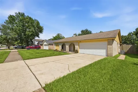 Exterior - 4019 Postwood Dr, Spring, TX 77388 photo 7 of 9