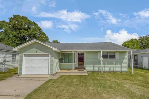 1021 West Dr, Port Neches, TX 77651