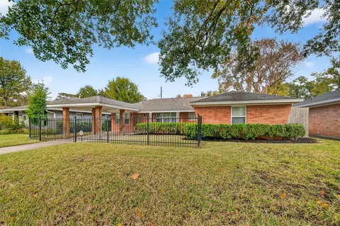 2010 Wakefield Dr, Houston, TX 77018
