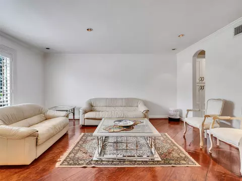 2121 Fountain View Dr #H1, Houston, TX 77057