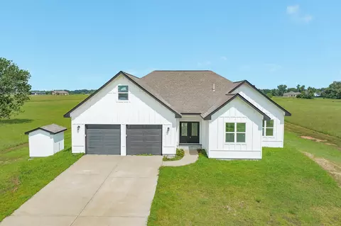 302 Colt Trl, Angleton, TX 77515