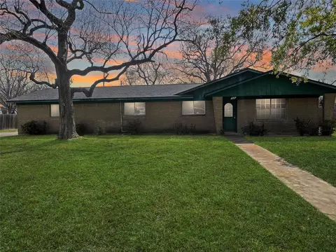109 Poppy St, Lake Jackson, TX 77566