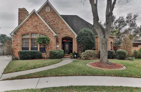 5219 White Manor Dr, Pasadena, TX 77505