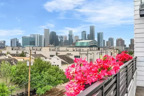 3 N St Charles St F St, Houston, TX 77003