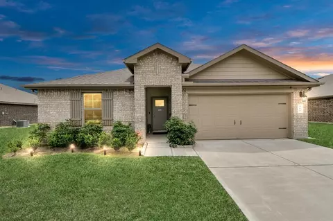 413 Kickapoo Dr, Anahuac, TX 77514 photo 1