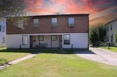 1124 6th Ave N, Texas City, TX 77590