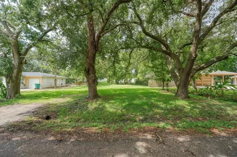 1206 Pirtle St, La Marque, TX 77568