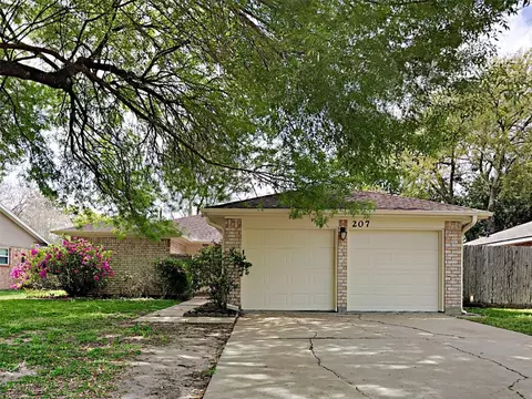 207 Oakwood St, League City, TX 77573