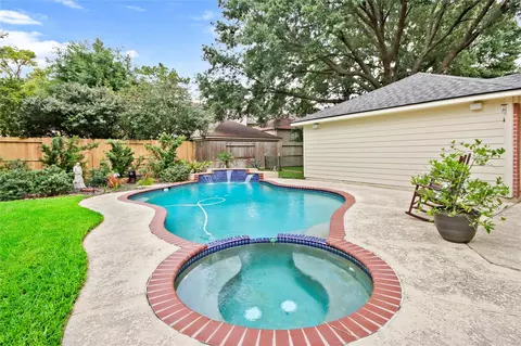 10510 Pearl Dr, Houston, TX 77064