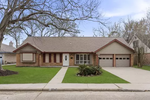 1620 Beachcomber Ln, Houston, TX 77062