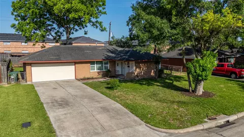9109 Lugary Dr, Houston, TX 77074