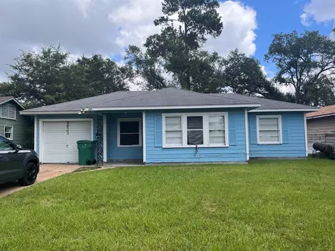 4 Childers Dr, Orange, TX 77630