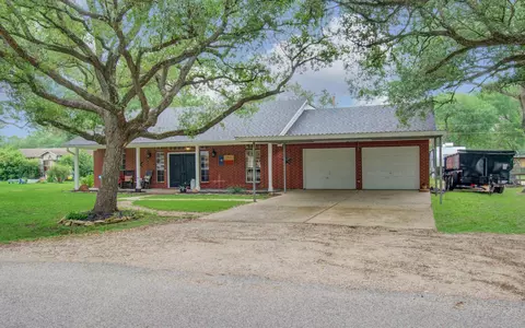 9501 Gene St, Needville, TX 77461