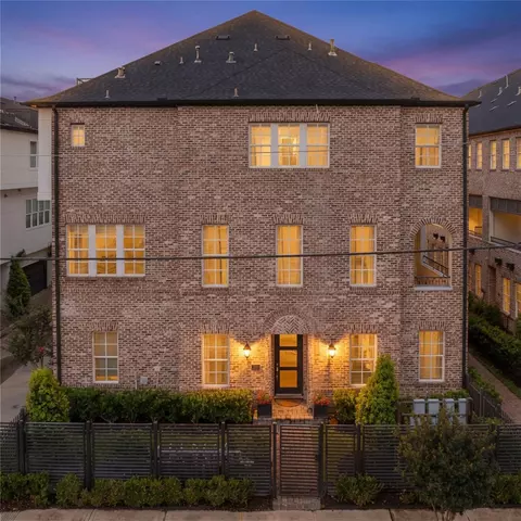2705 Maxroy St, Houston, TX 77007